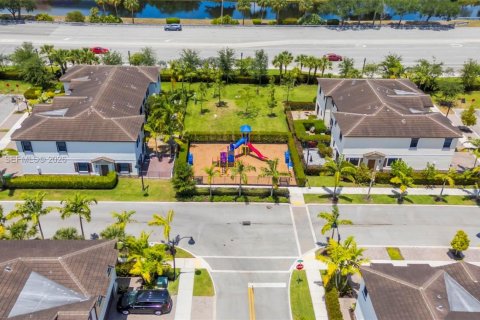 Townhouse in Davie, Florida 3 bedrooms, 133.59 sq.m. № 2401496 - photo 20