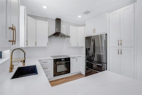Townhouse in Davie, Florida 3 bedrooms, 133.59 sq.m. № 2401496 - photo 4