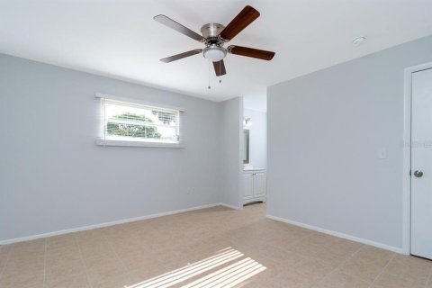 House in Punta Gorda, Florida 4 bedrooms, 135.36 sq.m. № 2277633 - photo 8