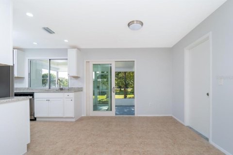 House in Punta Gorda, Florida 4 bedrooms, 135.36 sq.m. № 2277633 - photo 3