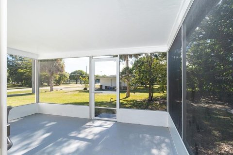 House in Punta Gorda, Florida 4 bedrooms, 135.36 sq.m. № 2277633 - photo 13