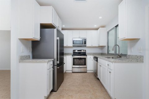 House in Punta Gorda, Florida 4 bedrooms, 135.36 sq.m. № 2277633 - photo 4