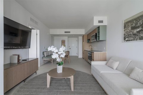 Condo in Miami, Florida, 1 bedroom  № 1867886 - photo 11