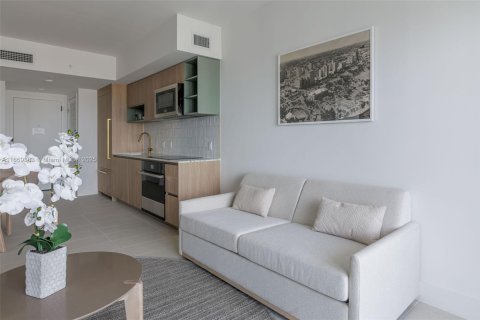 Condo in Miami, Florida, 1 bedroom  № 1867886 - photo 2