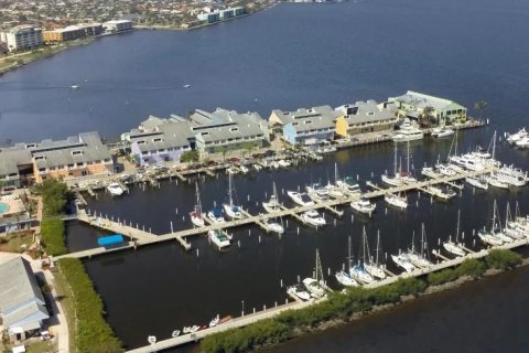 Купить виллу или дом в Пунта-Горда, Флорида 8 комнат, 191.94м2, № 1673950 - фото 14