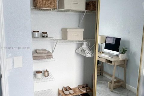 House in North Lauderdale, Florida 2 bedrooms, 75.81 sq.m. № 2065520 - photo 4