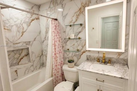 House in North Lauderdale, Florida 2 bedrooms, 75.81 sq.m. № 2065520 - photo 5