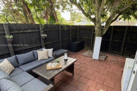 House in North Lauderdale, Florida 2 bedrooms, 75.81 sq.m. № 2065520 - photo 10