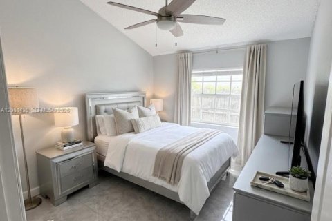 House in North Lauderdale, Florida 2 bedrooms, 75.81 sq.m. № 2065520 - photo 3