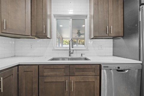 House in Palmetto, Florida 4 bedrooms, 168.62 sq.m. № 1690288 - photo 6