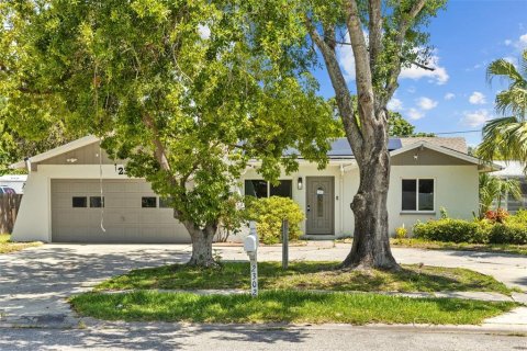 House in Palmetto, Florida 4 bedrooms, 168.62 sq.m. № 1690288 - photo 1