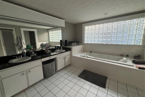House in Plant City, Florida 5 bedrooms, 233.46 sq.m. № 1447411 - photo 30