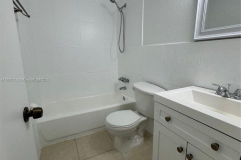 Купить кондоминиум в Суитуотер, Флорида 2 спальни, 72м2, № 2055010 - фото 11