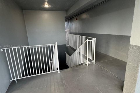 Купить кондоминиум в Суитуотер, Флорида 2 спальни, 72м2, № 2055010 - фото 17