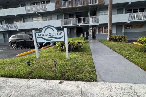 Кондоминиум с 2 спальнями в Суитуотер, Флорида № 2055010