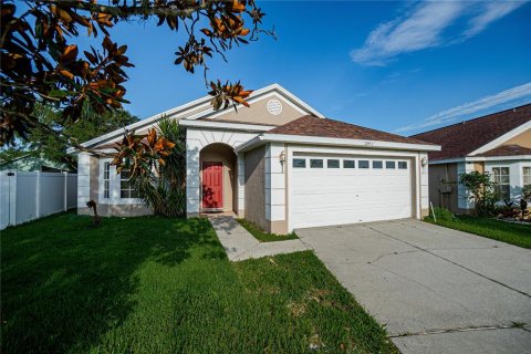 House in Clermont, Florida 3 bedrooms, 142.98 sq.m. № 2277539