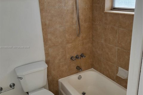 Copropriété à louer à Bay Harbor Islands, Floride: 2 chambres, 86.31 m2 № 2025781 - photo 8