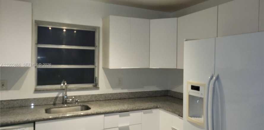 Condo à Bay Harbor Islands, Floride, 2 chambres № 2025781