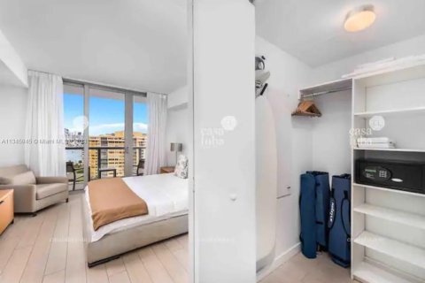 Купить кондоминиум в Халландейл-Бич, Флорида 2 спальни, 94.76м2, № 1974575 - фото 13