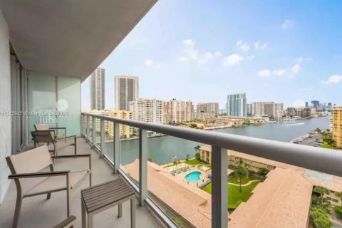 Купить кондоминиум в Халландейл-Бич, Флорида 2 спальни, 94.76м2, № 1974575 - фото 6