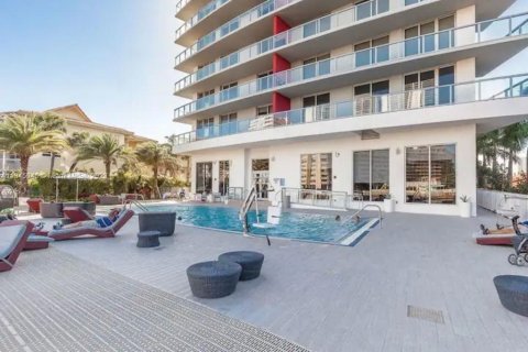 Купить кондоминиум в Халландейл-Бич, Флорида 2 спальни, 94.76м2, № 1974575 - фото 3