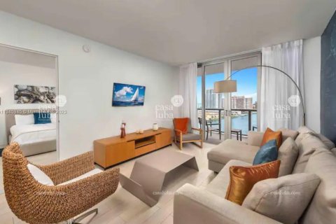 Купить кондоминиум в Халландейл-Бич, Флорида 2 спальни, 94.76м2, № 1974575 - фото 2