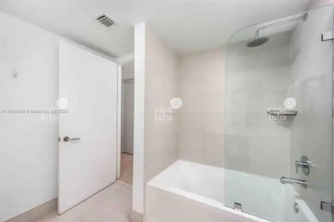 Купить кондоминиум в Халландейл-Бич, Флорида 2 спальни, 94.76м2, № 1974575 - фото 18