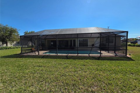 House in Cape Coral, Florida 4 bedrooms № 2030913 - photo 18