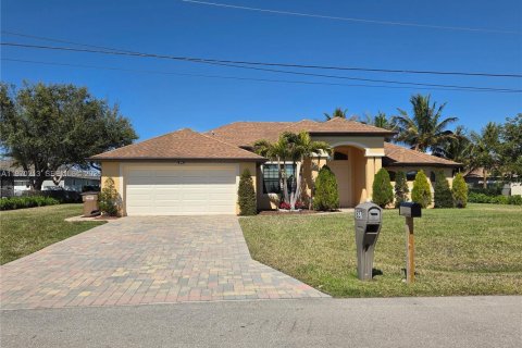 House in Cape Coral, Florida 4 bedrooms № 2030913