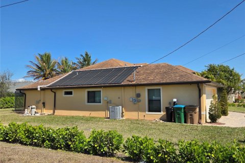 House in Cape Coral, Florida 4 bedrooms № 2030913 - photo 7