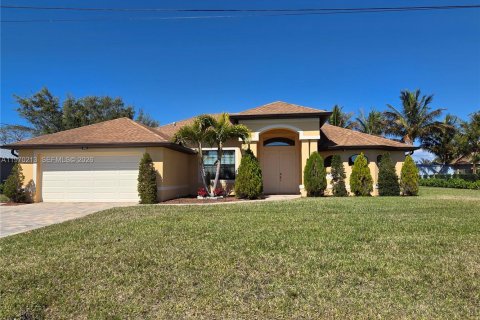 House in Cape Coral, Florida 4 bedrooms № 2030913 - photo 4
