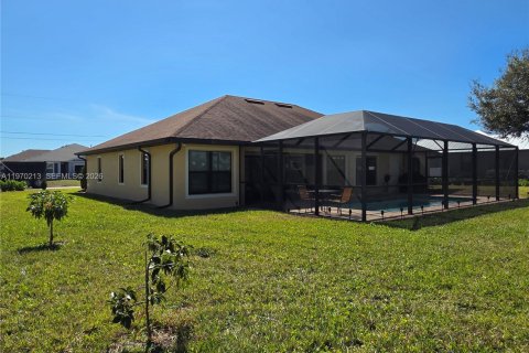 House in Cape Coral, Florida 4 bedrooms № 2030913 - photo 13