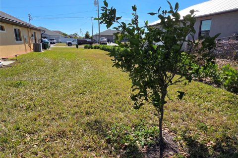 House in Cape Coral, Florida 4 bedrooms № 2030913 - photo 20