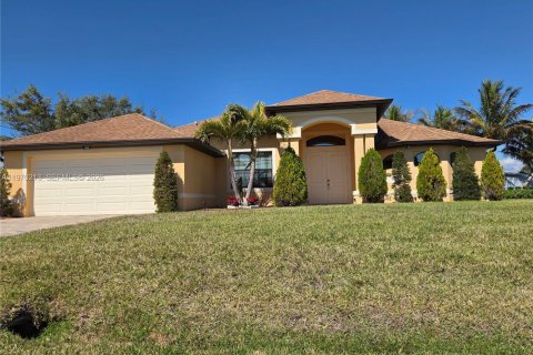 House in Cape Coral, Florida 4 bedrooms № 2030913 - photo 6