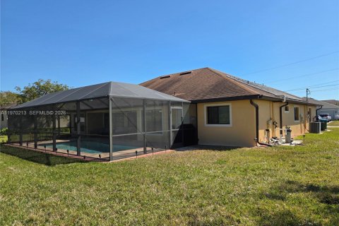 House in Cape Coral, Florida 4 bedrooms № 2030913 - photo 16