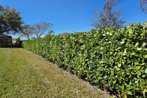 House in Cape Coral, Florida 4 bedrooms № 2030913 - photo 14