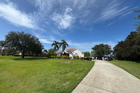 House in Bradenton, Florida 4 bedrooms, 257.34 sq.m. № 1835040 - photo 2