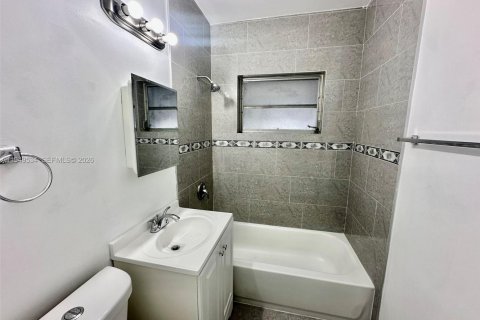 Снять в аренду виллу или дом в Майами, Флорида 3 спальни, 102.38м2, № 2004988 - фото 10