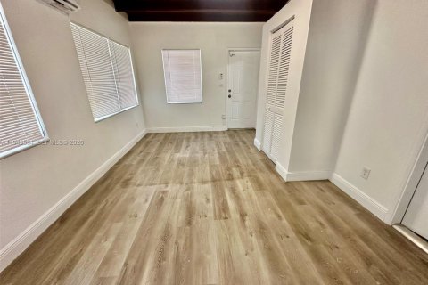 Снять в аренду виллу или дом в Майами, Флорида 3 спальни, 102.38м2, № 2004988 - фото 16