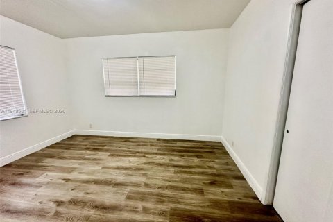 Снять в аренду виллу или дом в Майами, Флорида 3 спальни, 102.38м2, № 2004988 - фото 7