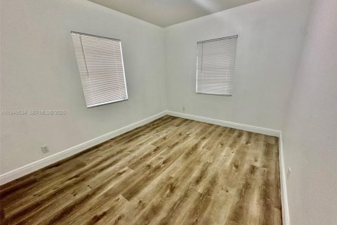 Снять в аренду виллу или дом в Майами, Флорида 3 спальни, 102.38м2, № 2004988 - фото 6