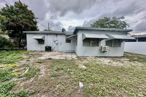 Снять в аренду виллу или дом в Майами, Флорида 3 спальни, 102.38м2, № 2004988 - фото 4