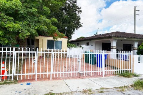 House in Miami, Florida 2 bedrooms, 102.19 sq.m. № 1937158 - photo 4