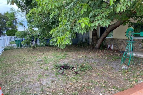 House in Miami, Florida 2 bedrooms, 102.19 sq.m. № 1937158 - photo 7