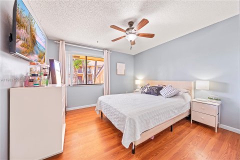 Condo in Miami Gardens, Florida, 2 bedrooms  № 2045908 - photo 11