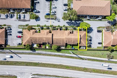 Condo in Miami Gardens, Florida, 2 bedrooms  № 2045908 - photo 23
