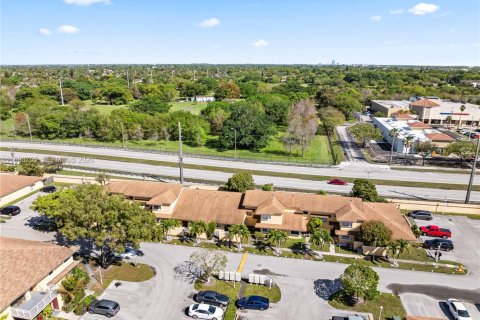 Condo in Miami Gardens, Florida, 2 bedrooms  № 2045908 - photo 24