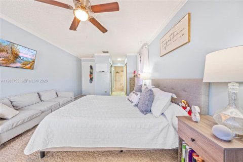 Condo in Miami Gardens, Florida, 2 bedrooms  № 2045908 - photo 15