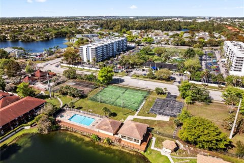 Condo in Miami Gardens, Florida, 2 bedrooms  № 2045908 - photo 26