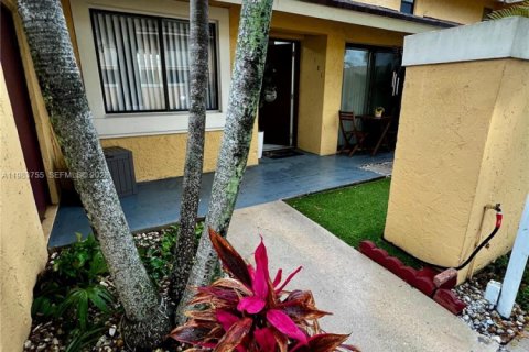 Condo in Miami Gardens, Florida, 2 bedrooms  № 2045908